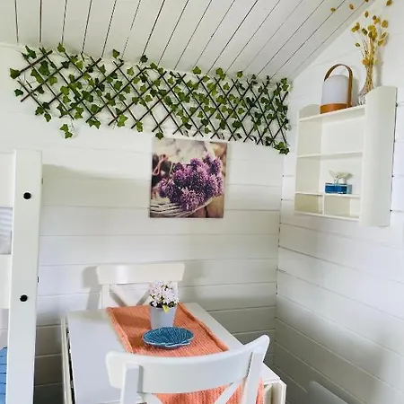 Nice Apartment With1 Bedroom Separate Living Room With A Sofa Bed And A Tiny Kitchen A Bathroom Located In Nordstrand Near By The Sea For 3 Guests With A Garden And Grill 5 Extra Guests With Extra Cost In The Cabin With Sea View Just Outside The Apar Oslo Extérieur photo