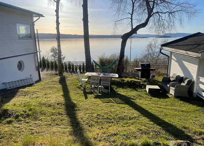 Nice Apartment With1 Bedroom Separate Living Room With A Sofa Bed And A Tiny Kitchen A Bathroom Located In Nordstrand Near By The Sea For 3 Guests With A Garden And Grill 5 Extra Guests With Extra Cost In The Cabin With Sea View Just Outside The Apar