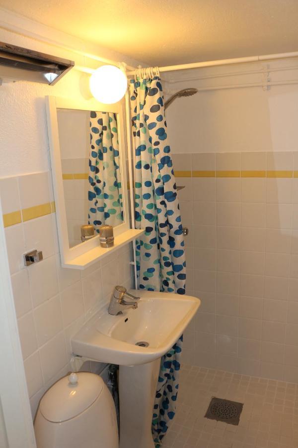 Apartamento With1 Bedroom Separate Living With A Sofa Bed And A Tiny Kitchen A Bathroom Located In Nordstrand Near By The Sea For 3 Guests With A Garden And Grill 5 Extra Guests With Extra Cost In The With Sea View Just Outside The Apar
