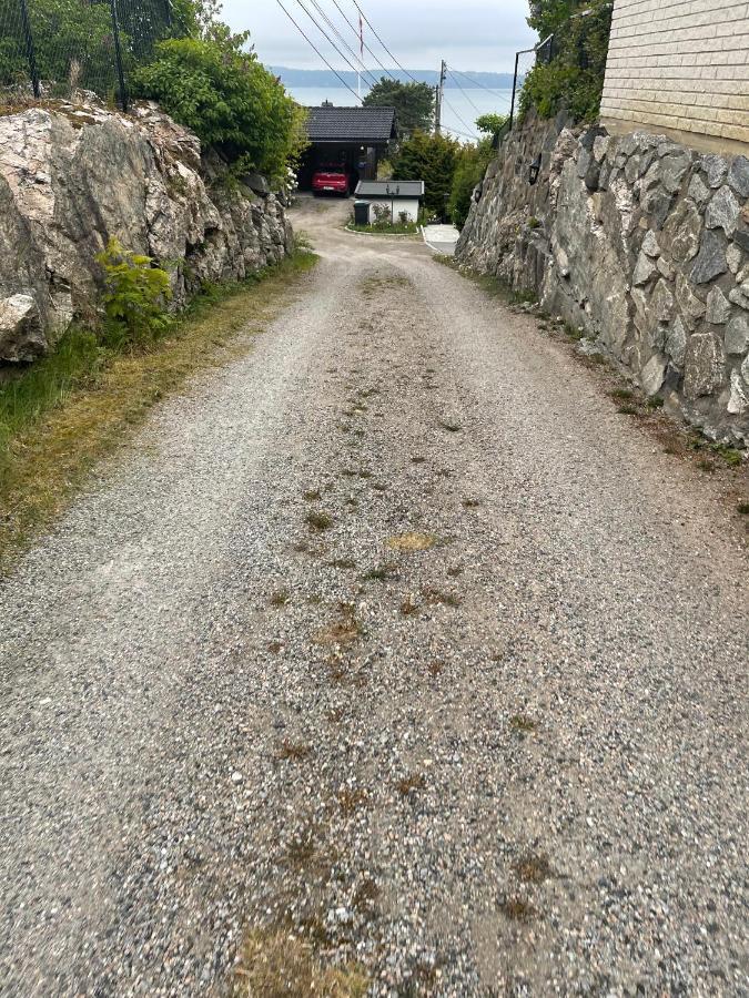 With1 Bedroom Separate Living With A Sofa Bed And A Tiny Kitchen A Bathroom Located In Nordstrand Near By The Sea For 3 Guests With A Garden And Grill 5 Extra Guests With Extra Cost In The With Sea View Just Outside The Apar Appartement Oslo