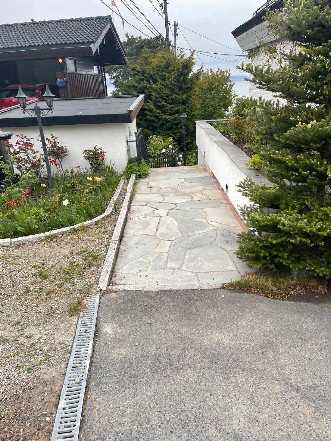 With1 Bedroom Separate Living With A Sofa Bed And A Tiny Kitchen A Bathroom Located In Nordstrand Near By The Sea For 3 Guests With A Garden And Grill 5 Extra Guests With Extra Cost In The With Sea View Just Outside The Apar Appartement *