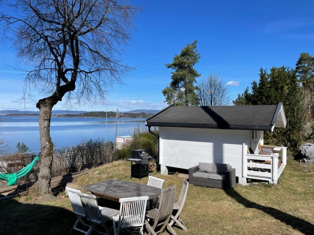 With1 Bedroom Separate Living With A Sofa Bed And A Tiny Kitchen A Bathroom Located In Nordstrand Near By The Sea For 3 Guests With A Garden And Grill 5 Extra Guests With Extra Cost In The With Sea View Just Outside The Apar Appartement