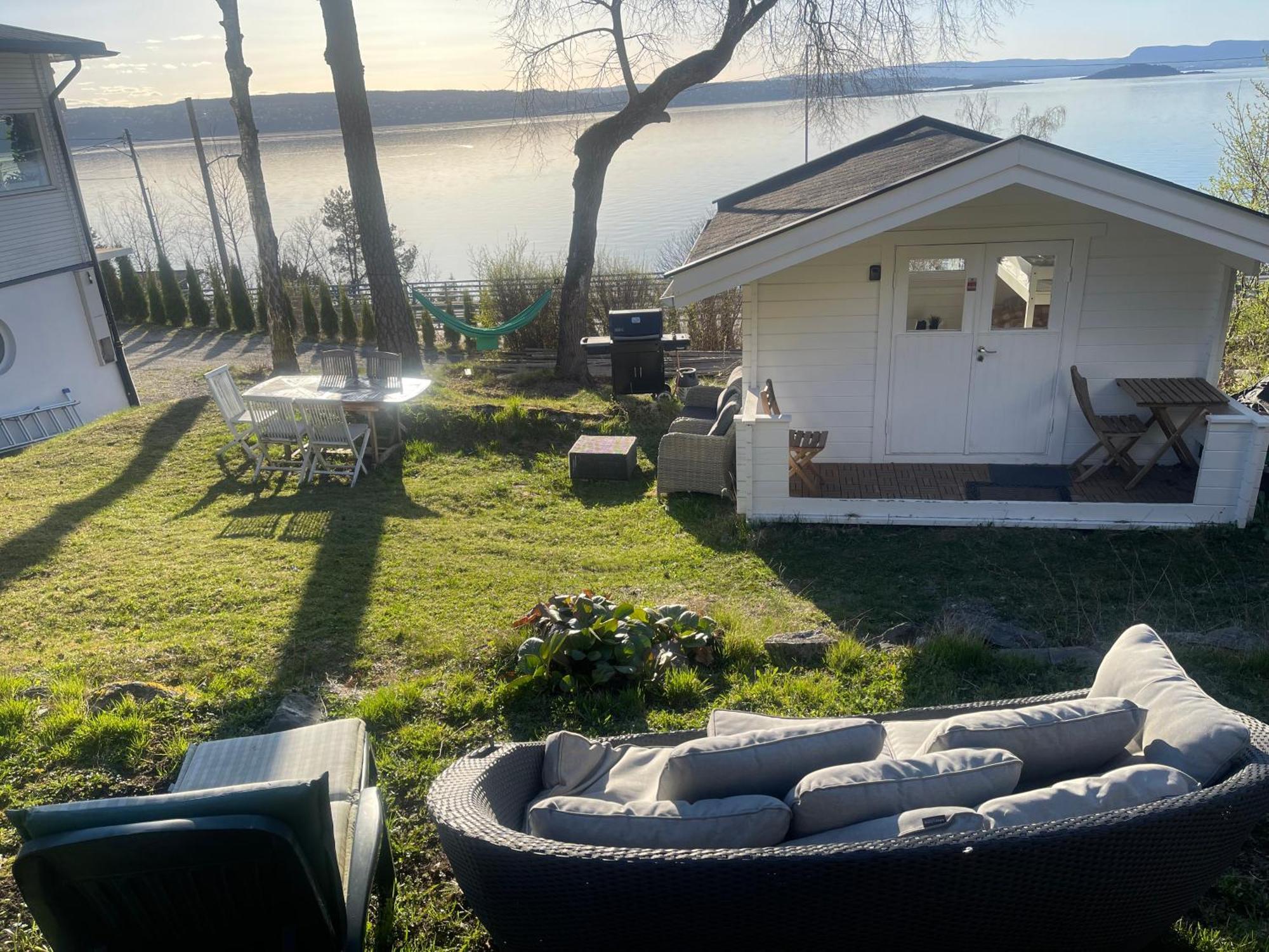 Appartement With1 Bedroom Separate Living With A Sofa Bed And A Tiny Kitchen A Bathroom Located In Nordstrand Near By The Sea For 3 Guests With A Garden And Grill 5 Extra Guests With Extra Cost In The With Sea View Just Outside The Apar